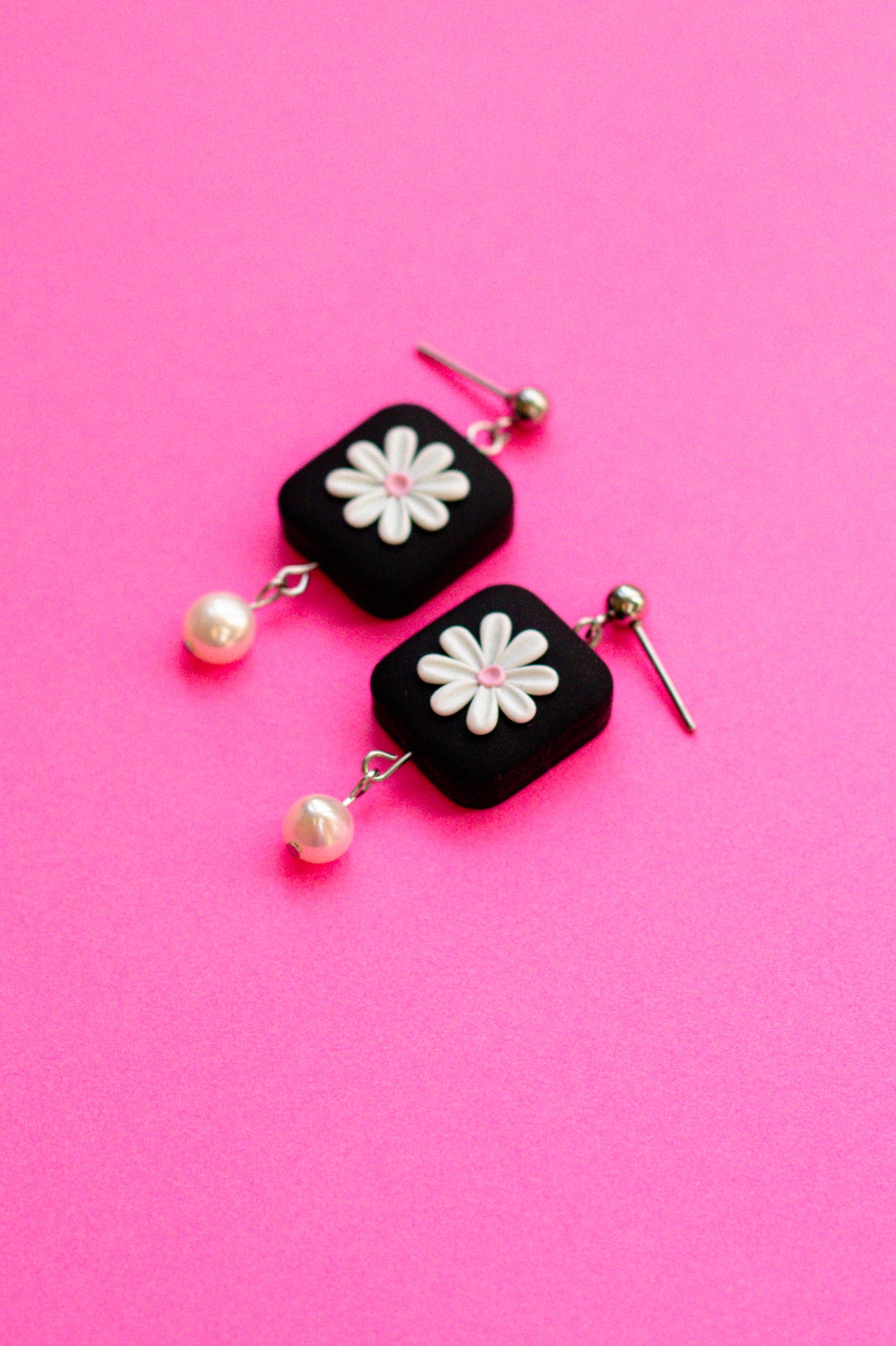 Polymer Clay Square Daisy Dangle w/ Pearl - Black